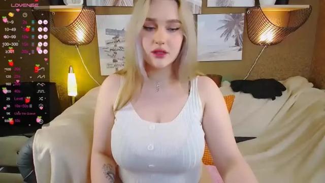 Image 11 of sofia_lovelyc Stream on Chaturbate on 14 months ago