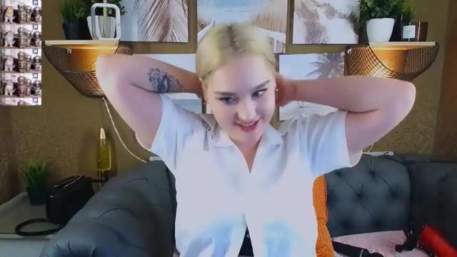 Image 11 of sofia_lovelyc Stream on Chaturbate on 13 months ago