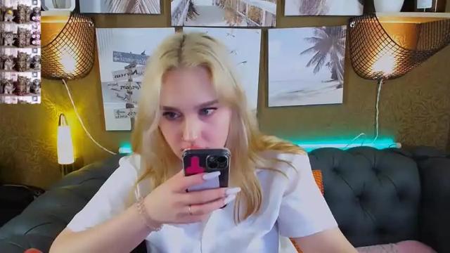 Image 6 of sofia_lovelyc Stream on Chaturbate on 13 months ago