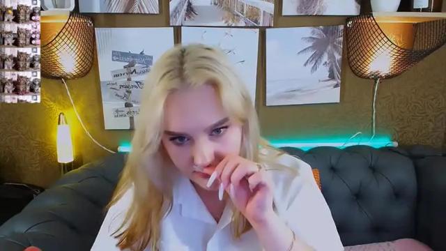 Image 7 of sofia_lovelyc Stream on Chaturbate on 13 months ago