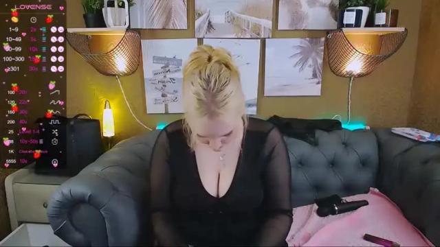 Image 2 of sofia_lovelyc Stream on Chaturbate on 13 months ago