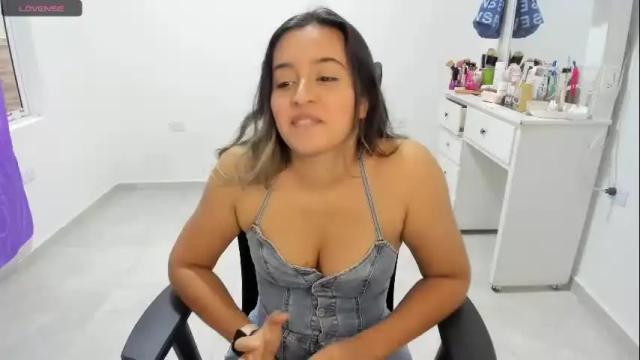 Image 4 of sofia_new Stream on Chaturbate on 3 months ago