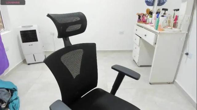 Image 4 of sofia_new Stream on Chaturbate on 2 months ago