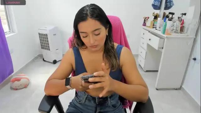 Image 2 of sofia_new Stream on Chaturbate on 2 months ago