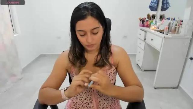 Image 4 of sofia_new Stream on Chaturbate on 2 months ago