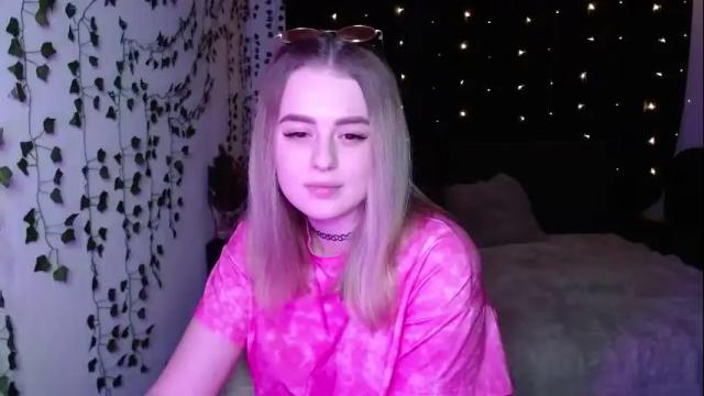 Image 2 of sofia_rosemary Stream on Chaturbate on 6 months ago