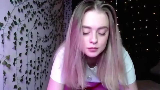 Image 12 of sofia_rosemary Stream on Chaturbate on 4 months ago