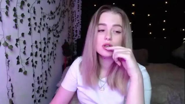Image 2 of sofia_rosemary Stream on Chaturbate on 4 months ago