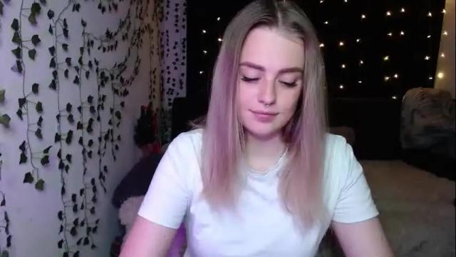 Image 2 of sofia_rosemary Stream on Chaturbate on 4 months ago