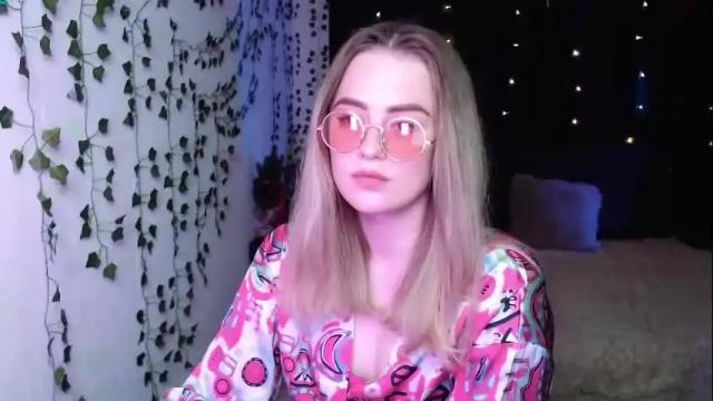 Image 2 of sofia_rosemary Stream on Chaturbate on 4 months ago