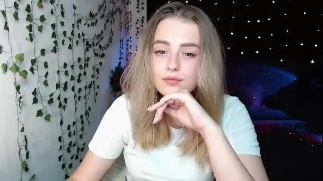 Image 2 of sofia_rosemary Stream on Chaturbate on 3 months ago