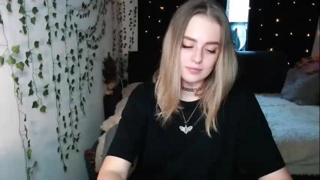 Image 3 of sofia_rosemary Stream on Chaturbate on 3 months ago