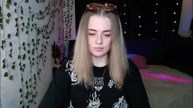Image 3 of sofia_rosemary Stream on Chaturbate on 2 months ago