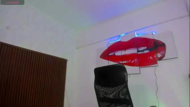 Image 2 of sofia_valencia_ms Stream on Chaturbate on 1 month ago