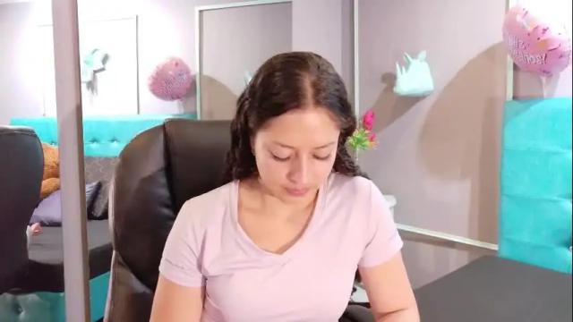 Image 6 of sofia_white3 Stream on Chaturbate on 9 days ago