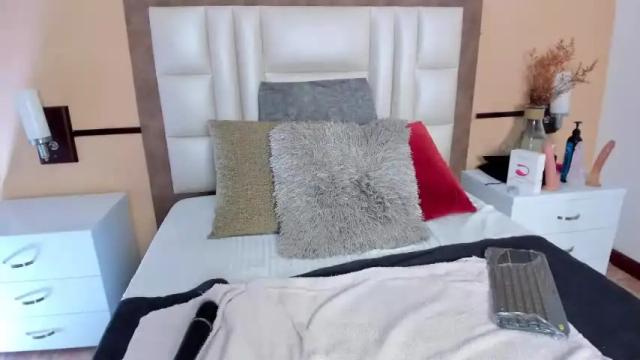 Image 4 of sofiaajackson Stream on Chaturbate on 18 months ago