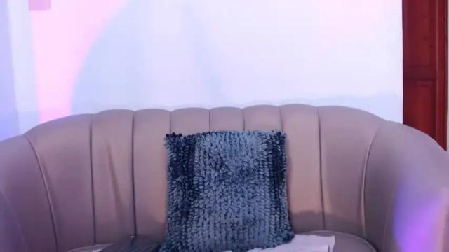 Image 11 of sofiaajackson Stream on Chaturbate on 17 months ago