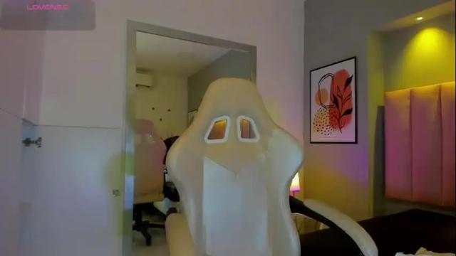 Image 2 of sofiabrouw Stream on Chaturbate on 12 days ago