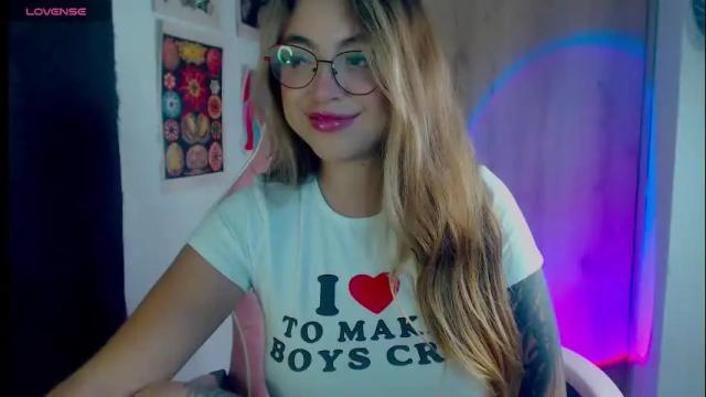 Image 12 of sofiacarti_ Stream on Chaturbate on 4 days ago