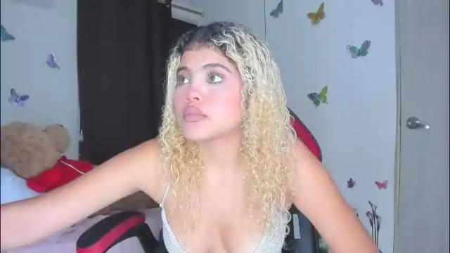 Image 3 of sofiacastillo01 Stream on Chaturbate on 1 month ago