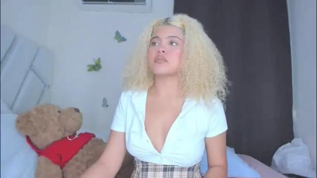 Image 12 of sofiacastillo01 Stream on Chaturbate on 9 days ago