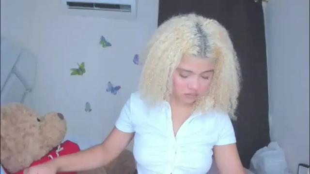 Image 4 of sofiacastillo01 Stream on Chaturbate on 9 days ago