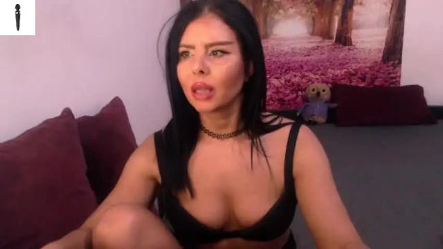 Image 2 of sofialiub Stream on Chaturbate on 14 months ago