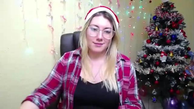 Image 2 of sofialuxx Stream on Chaturbate on 17 months ago