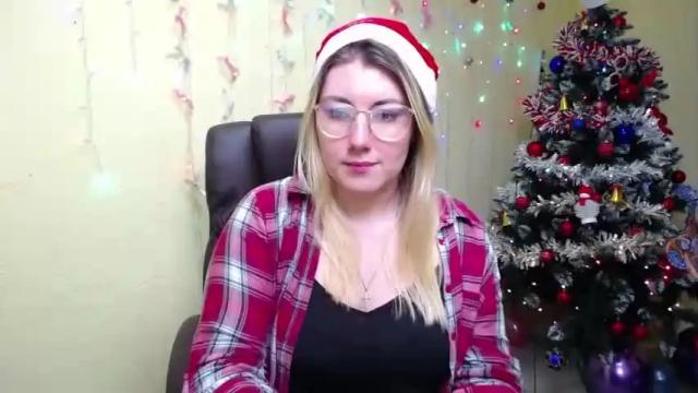 Image 3 of sofialuxx Stream on Chaturbate on 17 months ago