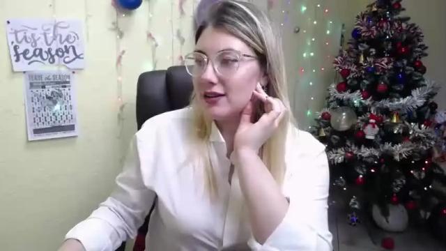 Image 3 of sofialuxx Stream on Chaturbate on 16 months ago