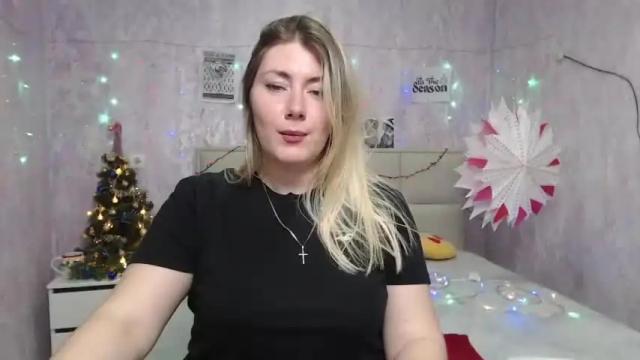 Image 4 of sofialuxx Stream on Chaturbate on 16 months ago