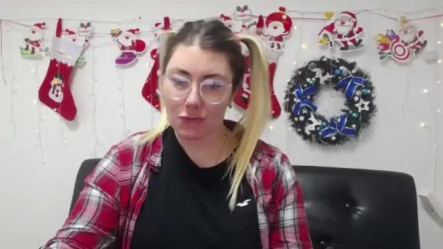 Image 8 of sofialuxx Stream on Chaturbate on 15 months ago