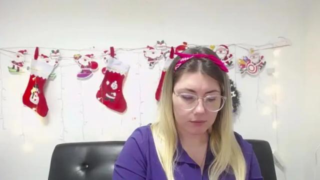 Image 7 of sofialuxx Stream on Chaturbate on 15 months ago