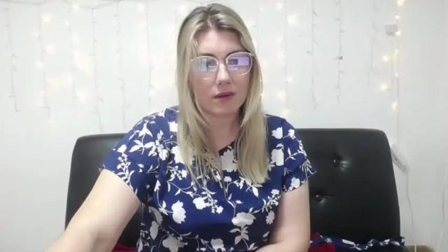Image 7 of sofialuxx Stream on Chaturbate on 15 months ago
