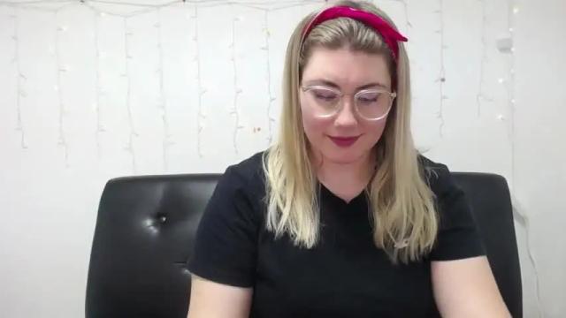 Image 11 of sofialuxx Stream on Chaturbate on 15 months ago