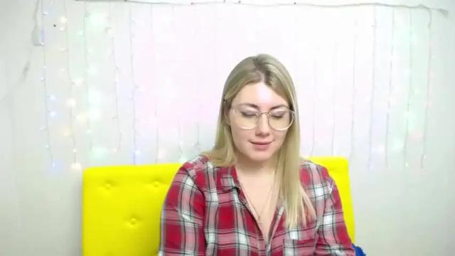 Image 3 of sofialuxx Stream on Chaturbate on 15 months ago