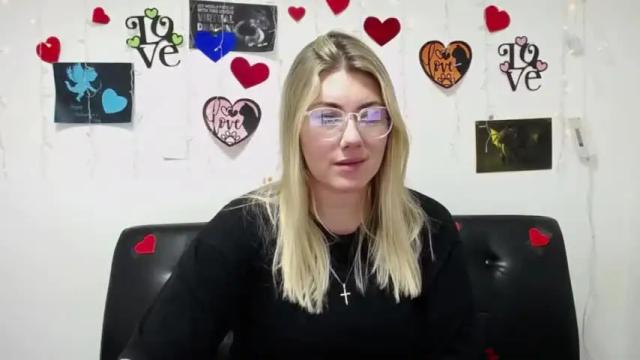 Image 6 of sofialuxx Stream on Chaturbate on 15 months ago