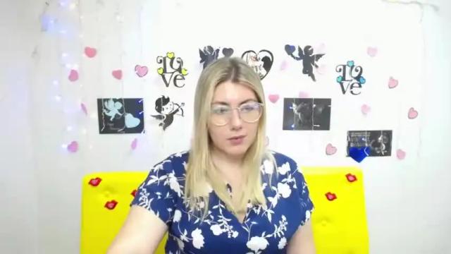 Image 6 of sofialuxx Stream on Chaturbate on 15 months ago