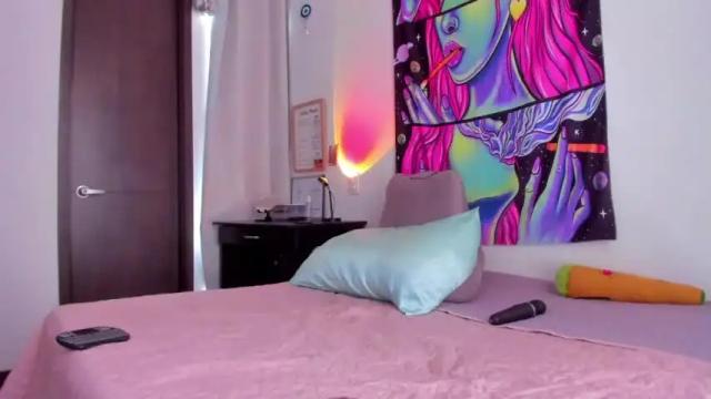 Image 2 of sofiareyess Stream on Chaturbate on 14 months ago