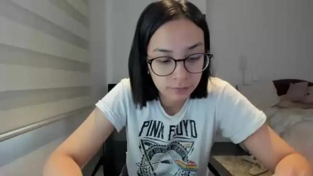 Image 4 of sofiax2_ Stream on Chaturbate on 13 months ago