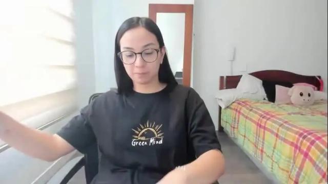 Image 4 of sofiax2_ Stream on Chaturbate on 1 month ago