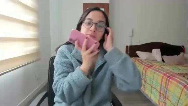 Image 4 of sofiax2_ Stream on Chaturbate on 19 days ago