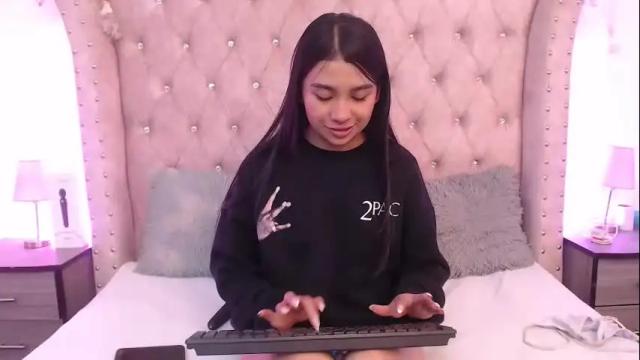Image 11 of sofii_love_18 Stream on Chaturbate on 5 days ago