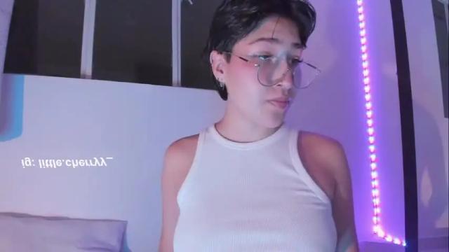 Image 8 of sofii_uwu_ Stream on Chaturbate on 19 months ago