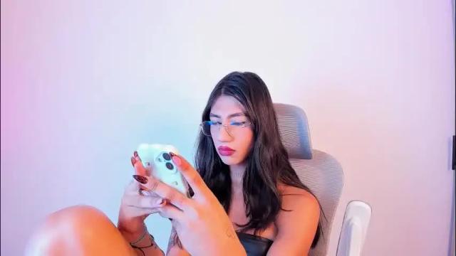 Image 2 of sofiia_grey_ Stream on Chaturbate on 1 month ago