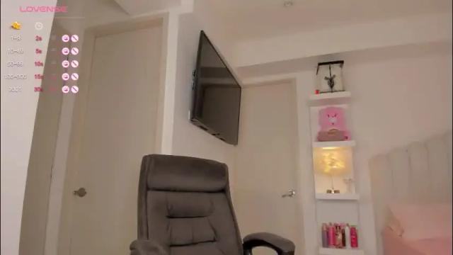 Image 6 of sofiia_pink Stream on Chaturbate on 1 month ago