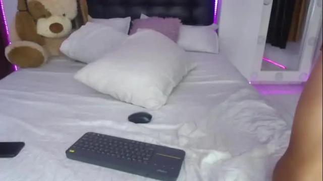 Image 3 of sofiievans_ Stream on Chaturbate on 2 months ago