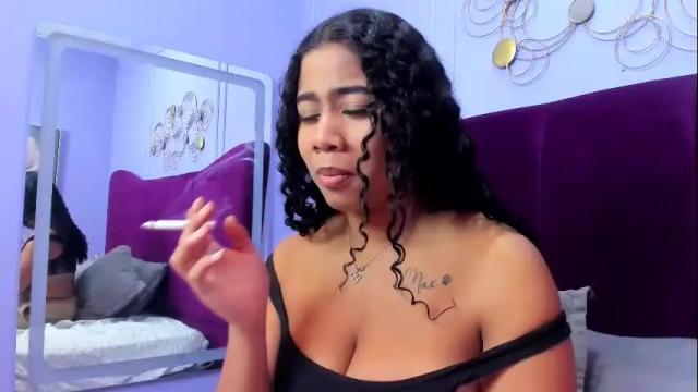 Image 3 of sofiifox Stream on Chaturbate on 1 month ago