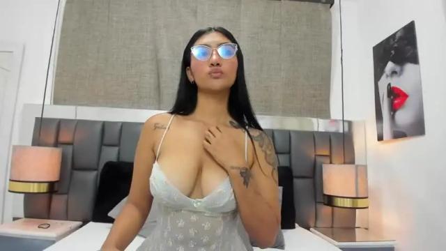 Image 3 of sofijhonsons Stream on Chaturbate on 20 months ago