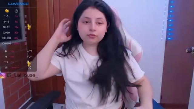 Image 3 of sofix_ Stream on Chaturbate on 20 months ago